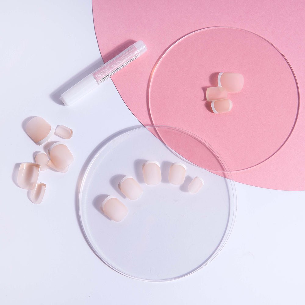 اظافر اكريليك سكوير فرينش اتش كيو